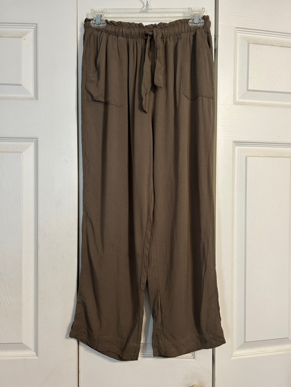 LULU'S Size Medium Olive-Green Elastic Paperbag Waist Tie Pull On Pants Ankle